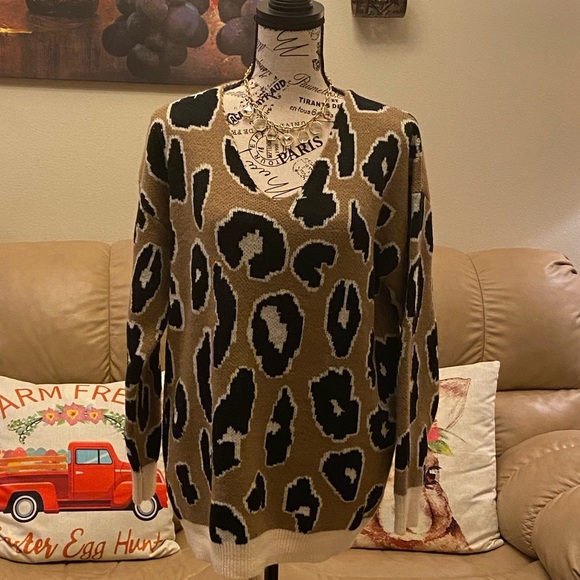 Multi Leopard 🐆 sweater size Small - Picture 1 of 10